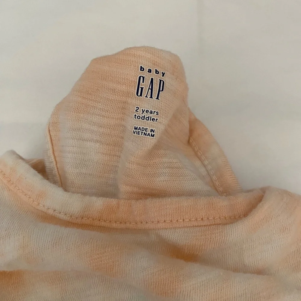 Bundle of 4 GAP toddler tank tops - size 2T